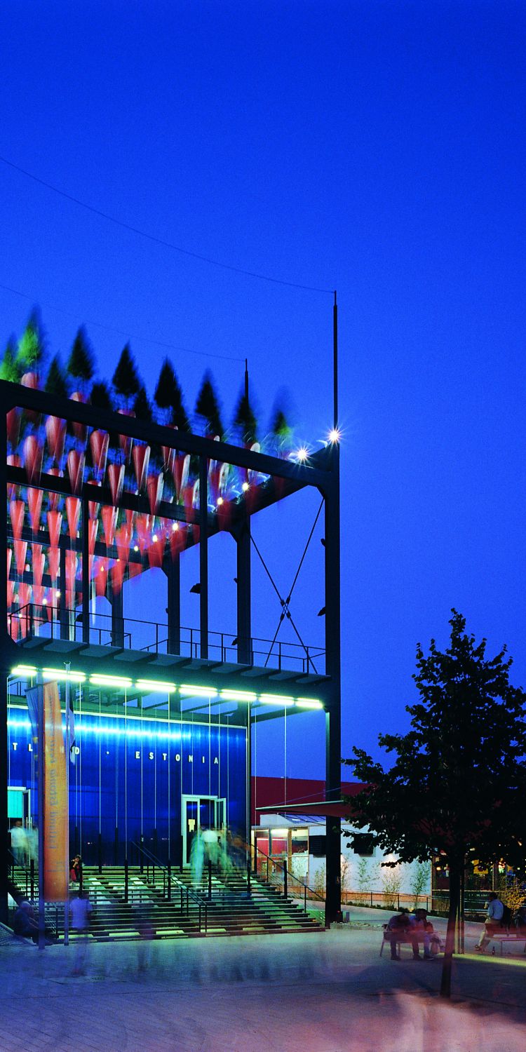 Estonian Pavilion at World Exposition at Hannover EXPO2000 with moving carrots on the roof